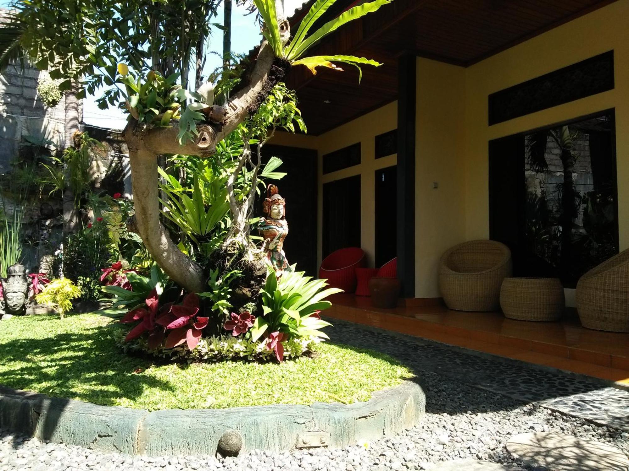 The Arya Guest House Gilimanuk Buitenkant foto
